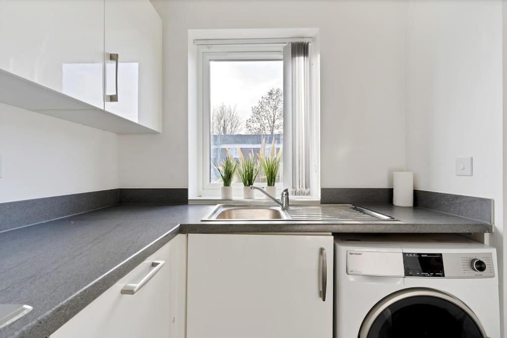 Luxury Birmingham City Centre Townhouse With Free Parking - Sleeps 4 - Perfect For Contractors, Business Travellers, Families And Other Groups - Near Bullring, Newstreet, Selfridges, Nec, Nia & Birmingham Airport Exterior foto