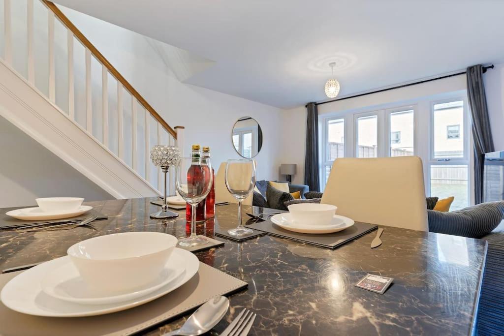 Luxury Birmingham City Centre Townhouse With Free Parking - Sleeps 4 - Perfect For Contractors, Business Travellers, Families And Other Groups - Near Bullring, Newstreet, Selfridges, Nec, Nia & Birmingham Airport Exterior foto